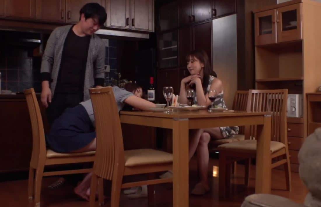 Kế hoạch của người vợ để chồng chịch cô hàng xóm đã có chồng